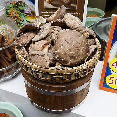 포토 JPG 해외이미지 사람없음 컬러풀 갈색 버섯 약재 흰색 약초 자르기 흰배경 고립 해외202004 해외포토 컬러 백그라운드 모션 약 풀_식물 파일형식 이미지허브