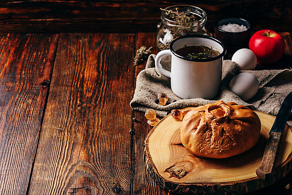 포토 JPG 해외이미지 음식 사람없음 계란 머그컵 나이프 전통차 사과 허브 소금 나무받침 카피스페이스 나무배경 해외포토 식물 식기 백그라운드 과일 목재 컵 차_음료 알 공백 칼 받침대 파일형식 이미지허브