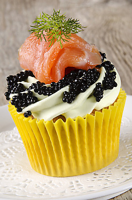 포토 JPG 해외이미지 스튜디오촬영 디저트 어류 사람없음 장식 노란색 케이크 달콤 컵케이크 굽기 크림 연어 훈제 딜 캐비아 해로움 해외202004 스펀지케이크 해외포토 음식 컬러 컨셉 식재료 실내 수중동물 맛 구이 파일형식 이미지허브