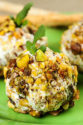 포토 JPG 해외이미지 접시 음식 부분 공 치즈 사람없음 초록색 식당 식사 저녁식사 샐러드 추위 흰색 신선 맛 준비 아몬드 점심식사 루꼴라 모짜렐라치즈 식품점 피스타치오 핸드메이드 해외202004 해외포토 식기 컬러 컨셉 채소 유제품 상점 견과류 파일형식 이미지허브