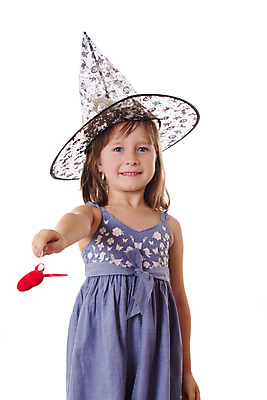 포토 JPG 해외이미지 전통 드레스 행복 어린이 지팡이 휴가 한명 사람 검은색 어둠 할로윈 흰색 아기 영혼 야간 11월 마녀 마법 10월 걸음마 캡모자 해외202004 해외포토 자연요소 모자_잡화 1 옷 감정 컬러 모션 날짜 파일형식 이미지허브