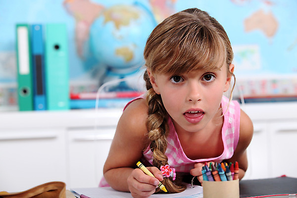 포토 JPG 해외이미지 학생 드레스 교육 딸 어린이 백그라운드 지도 생각 의자 일러스트 교실 학교 실내 미술 한명 풍경 세계 지구본 책상 확인 그림 폴더 최초 언니 지도책 지리 파스텔톤 해외202004 해외포토 1 옷 컬러 가구 가족 문화예술 사람 내부 책 파일 자매 파일형식 이미지허브