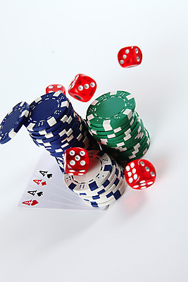 포토 JPG 해외이미지 커플 꽃 돈 놀이 탁자 사람없음 빨간색 초록색 쌓기 웹 견과류 하트 우승 도박 위험 왕 USB 삽 카지노 주사위 그림 포커 온라인 텍사스 해외202004 해외포토 모양 식물 컬러 가구 컨셉 인터넷 관계 모션 미국 게임 최고 트럼프 재산 파일형식 이미지허브