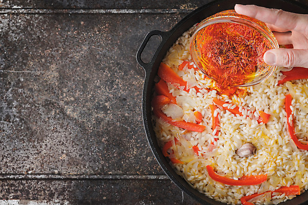 포토 JPG 해외이미지 손 음식 조각 백그라운드 채소 오렌지 재료 유리 탁자 밥 양파 파프리카 건강 마늘 요리 사람없음 가로 빨간색 갈색 노란색 금속 검은색 어둠 튀김 흰색 양념 사발 달콤 냄비 자르기 굽기 향신료 부식 준비 유기농 내추럴 사프란 옛날 채식주의자 비건 해외202004 해외포토 웰빙 컬러 가구 과일 모션 재질 신체부위 사기그릇 맛 솥 구이 채식 향미료 파일형식 이미지허브