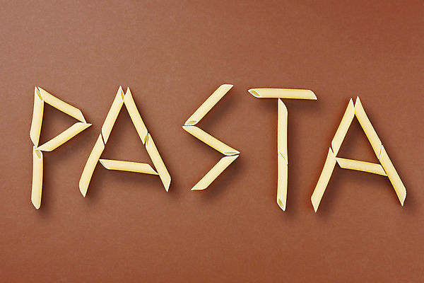 포토 JPG 해외이미지 음식 텍스트 파스타 요리 사람없음 단어 주방 이탈리아 기록 편지 배열 사인 엘리먼트 갈색배경 해외202004 해외포토 문자 유럽 백그라운드 서양음식 갈색 파일형식 이미지허브