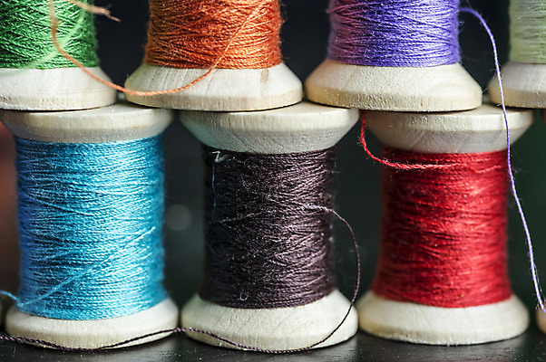 포토 JPG 해외이미지 옷 백그라운드 사람없음 목재 유행 수확 골동품 직물 면 실 바느질 실크 복고 실타래 얼레 재단 옛날 해외202004 해외포토 나무 농업 재료 파일형식 이미지허브