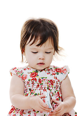 포토 JPG 해외이미지 백인 1 응시 여자 어린이 백그라운드 생각 통신 놀이 휴식 한명 사람 동양인 스마트폰 흰색 아기 잡기 메시지 전화기 집중 걸음마 결백 고립 관심 문자메시지 심각 혼혈 해외202004 해외포토 서양인 시선 컬러 컨셉 모션 인종 핸드폰 스마트기기 다문화 파일형식 이미지허브