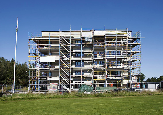 포토 JPG 해외이미지 디자인 산업 하늘 지붕 새로움 아파트 주택 사람없음 건물 파란색 금속 건설현장 개발 철강 철책 해외202004 해외포토 건축물 컬러 컨셉 재질 건설업 파일형식 이미지허브