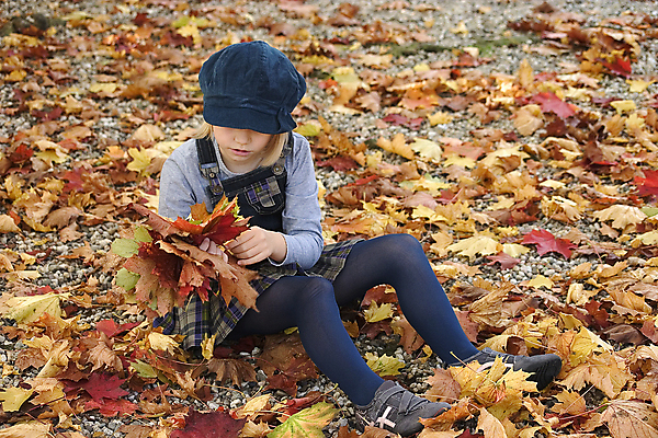 포토 JPG 해외이미지 공원 얼굴 어린이 백그라운드 셔츠 오렌지 독일 한명 10대 가로 세로 초록색 금발 노란색 귀걸이 검은색 입 소프트포커스 8 작음 큼 만족 7 천진난만 해외202004 해외포토 1 헤어스타일 공공시설 감정 유럽 컬러 컨셉 상의 과일 장신구 청소년 촬영기법 사람 신체부위 숫자 크기 파일형식 이미지허브
