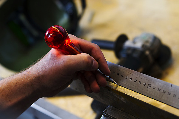포토 JPG 해외이미지 손 산업 노동자 사람없음 숫자 금속 장비 작업 작업실 수리 제조 미끄러짐 측정 서비스 눈금 작업도구 게이지 철강 해외202004 해외포토 직업 문자 모션 재질 신체부위 도구 파일형식 이미지허브
