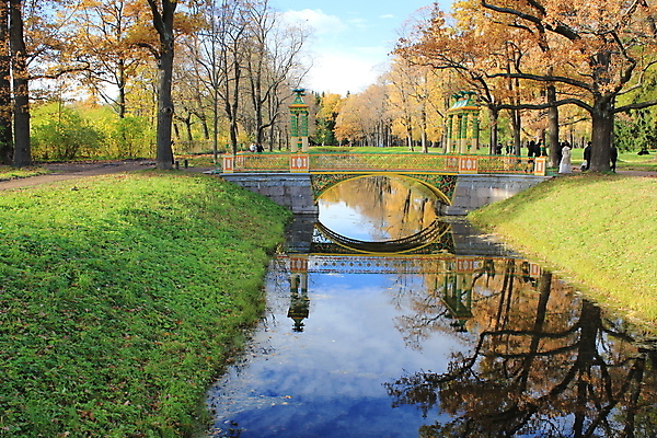 포토 JPG 해외이미지 공원 건축양식 자연 사람없음 반사 가을 러시아 해외202004 해외포토 계절 공공시설 건축 유럽 생태계 파일형식 이미지허브