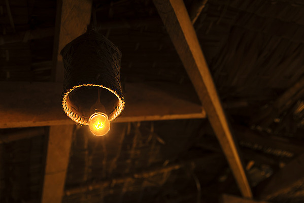 포토 JPG 해외이미지 벽 백그라운드 전구 유리 아이디어 매달리기 사람없음 내부 빛 노란색 검은색 어둠 힘 추위 수확 램프 무서움 백열등 천장 먼지 철사 지하 빛망울 고딕 고립 그런지 썩음 옛날 텅스텐 필라멘트 해외202004 해외포토 감정 컬러 컨셉 농업 모션 재질 조명 원소 파일형식 이미지허브