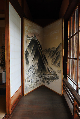 포토 JPG 주간 실내 사람없음 일본 그림 병풍 방문 산수화 일본가옥 툇마루 국내포토 자연요소 아시아 내부 마루_인테리어 동양화 일본전통 파일형식