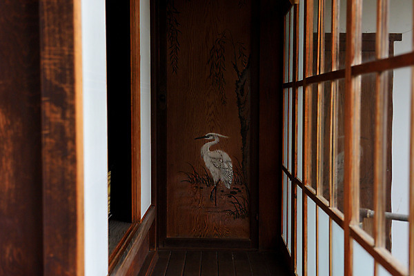 포토 JPG 창문 실내 사람없음 일본 학 복도 그림 일본가옥 툇마루 국내포토 아시아 조류 내부 마루_인테리어 일본전통 파일형식