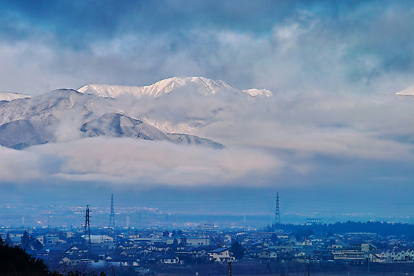 포토 JPG 주간 구름 하늘 산 풍경 사람없음 야외 마을 만년설 국내포토 자연요소 파일형식