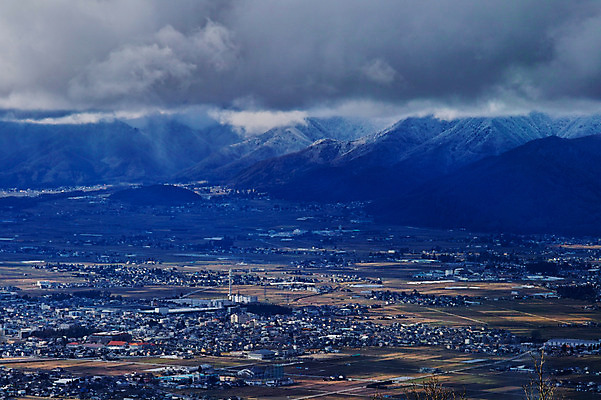 포토 JPG 주간 구름 하늘 산 풍경 사람없음 야외 마을 만년설 국내포토 자연요소 파일형식