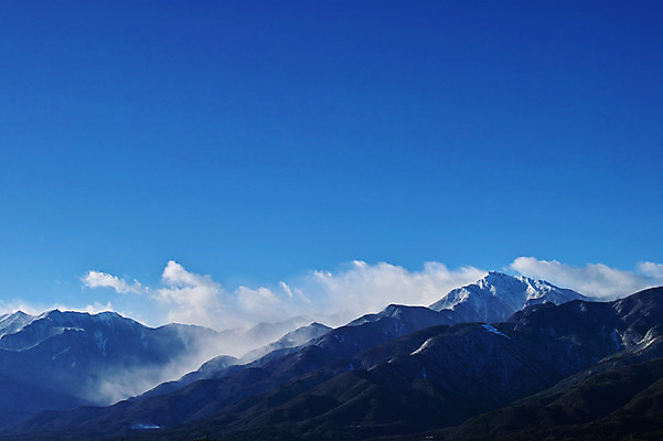 포토 JPG 주간 구름 겨울 자연 하늘 산 풍경 사람없음 야외 눈 만년설 겨울풍경 국내포토 자연요소 계절 날씨 생태계 파일형식