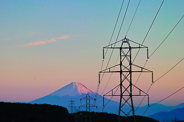 포토 JPG 주간 구름 자연 하늘 산 풍경 사람없음 야외 일출 일몰 전선 전봇대 만년설 국내포토 자연요소 공공시설 노을 생태계 파일형식