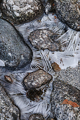 포토 JPG 주간 겨울 자연현상 자연 사람없음 야외 얼음 돌_바위 국내포토 자연요소 계절 생태계 파일형식