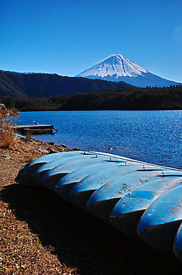 포토 JPG 주간 호수 자연 하늘 산 풍경 사람없음 야외 만년설 선창가 선박 국내포토 자연요소 수상교통 생태계 파일형식