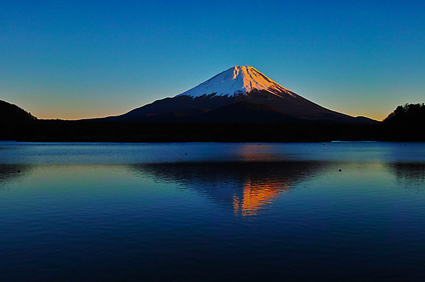 포토 JPG 주간 바다 하늘 산 물그림자 풍경 사람없음 야외 노을 만년설 국내포토 자연요소 그림자 파일형식