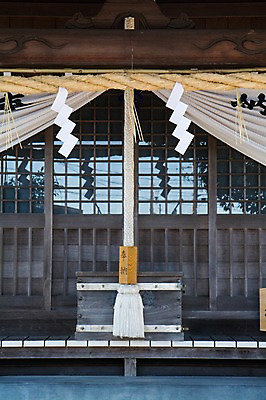 포토 JPG 주간 일본문화 종교시설 사람없음 야외 일본 사찰 일본전통 목조 신앙심 오미쿠지 국내포토 자연요소 동양문화 전통 아시아 종교 외국문화 종교건축 시설 파일형식