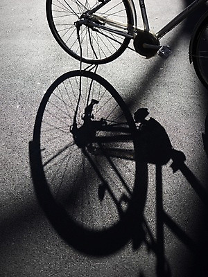 포토 JPG 주간 그림자 사람없음 야외 자전거 자전거바퀴 국내포토 자연요소 바이크 파일형식
