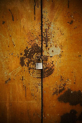 포토 JPG 주간 백그라운드 자물쇠 사람없음 야외 창고 부식 철문 국내포토 자연요소 문 파일형식