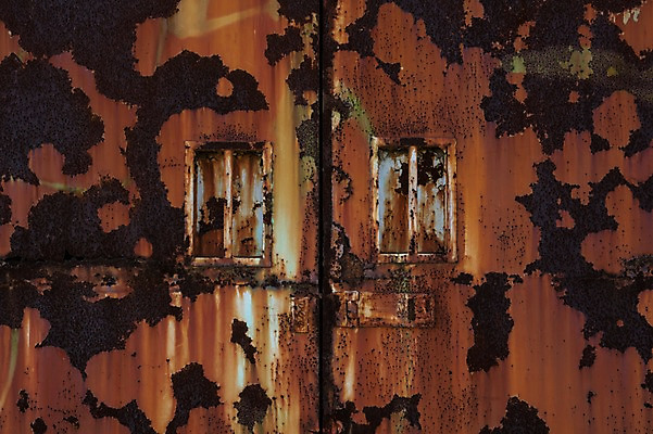 포토 JPG 주간 백그라운드 사람없음 야외 창고 부식 철문 국내포토 자연요소 문 파일형식