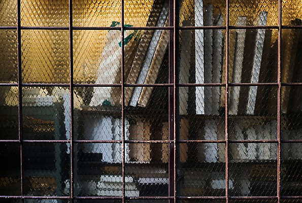 포토 JPG 주간 창문 책장 사람없음 야외 책 오브젝트 쇠창살 국내포토 자연요소 가구 파일형식