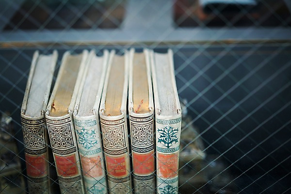 포토 JPG 창문 사람없음 아웃포커스 책 오브젝트 국내포토 촬영기법 파일형식