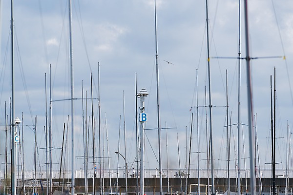 포토 JPG 주간 구름 요트 하늘 풍경 사람없음 야외 항구 정박 돛대 국내포토 자연요소 배_교통 교통시설 파일형식