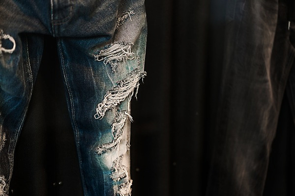 포토 JPG 옷 사람없음 청바지 오브젝트 옷가게 찢어짐 국내포토 바지 모션 상점 파일형식