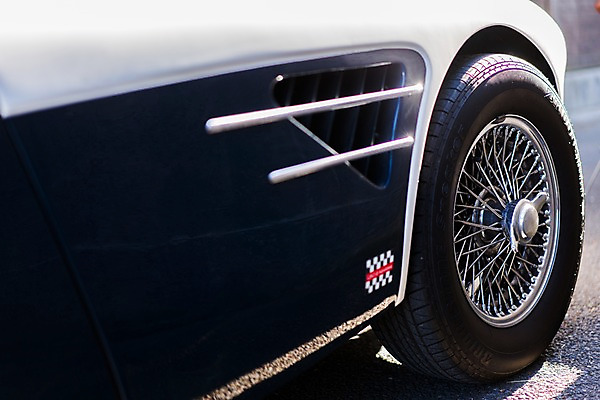 포토 JPG 주간 자동차 사람없음 야외 타이어 국내포토 자연요소 육상교통 파일형식