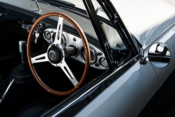 포토 JPG 주간 자동차 사람없음 야외 핸들 운전석 백미러 국내포토 자연요소 육상교통 파일형식