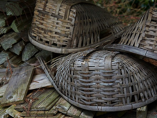 포토 JPG 주간 사람없음 야외 목재 나뭇결 바구니 농기구 오브젝트 국내포토 자연요소 나무 농업 재료 파일형식