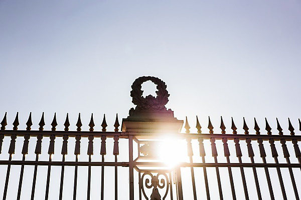포토 JPG 주간 하늘 사람없음 야외 햇빛 철문 쇠창살 국내포토 자연요소 태양 문 파일형식