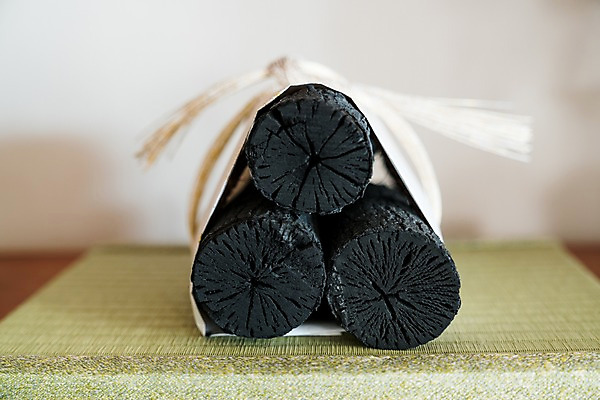 포토 JPG 근접촬영 사람없음 아웃포커스 묶기 오브젝트 숯 국내포토 뷰포인트 모션 촬영기법 파일형식