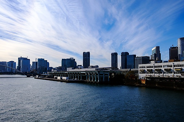 포토 JPG 주간 구름 하늘 풍경 빌딩 사람없음 야외 항구 도시 도쿄 가교 국내포토 자연요소 건축물 교통시설 건물 일본 파일형식