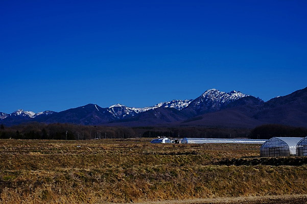 포토 JPG 주간 자연 하늘 산 풍경 사람없음 야외 농촌 만년설 비닐하우스 국내포토 자연요소 농업 시골 생태계 파일형식