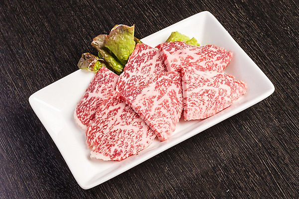 포토 JPG 접시 음식 식재료 생고기 육류 사람없음 소고기 상추 국내포토 식기 채소 파일형식