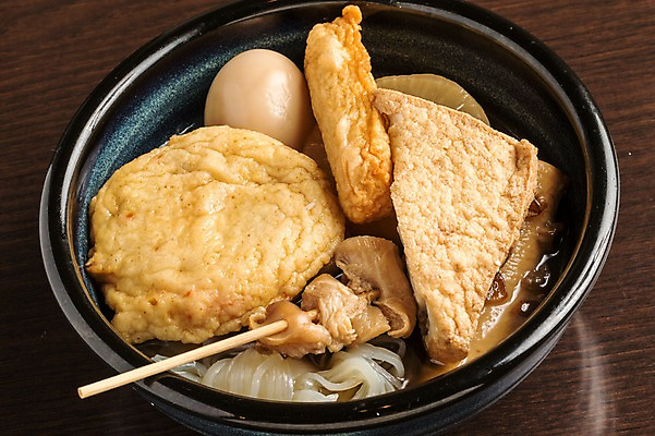 포토 JPG 그릇 접시 음식 사람없음 계란 어묵 뚝배기 꼬치어묵탕 어묵탕 일본음식 국내포토 식기 알 탕 파일형식