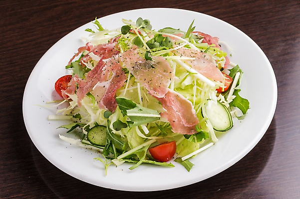 포토 JPG 접시 음식 채소 방울토마토 오이 사람없음 샐러드 베이컨 무순 국내포토 식기 토마토 돼지고기 새싹채소 파일형식