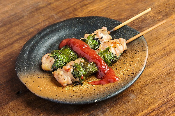 포토 JPG 접시 음식 육류 사람없음 소스 꼬치 깻잎 꼬치구이 일본음식 국내포토 식기 채소 식재료 양념 구이 파일형식