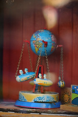 포토 JPG 주간 사람없음 야외 아웃포커스 장식 지구본 오브젝트 회전그네 국내포토 자연요소 촬영기법 놀이기구 파일형식