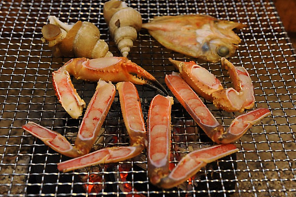 포토 JPG 음식 어류 사람없음 게 소라 그릴 구이 해산물 생선구이 게다리 석쇠구이 국내포토 주방용품 어패류 갑각류 수중동물 생선요리 파일형식