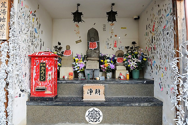 포토 JPG 주간 종교 일본문화 사람없음 야외 조각상 일본 사찰 불상 일본전통 소원 소원빌기 오미쿠지 국내포토 자연요소 동양문화 전통 아시아 외국문화 불교 종교건축 조형물 파일형식