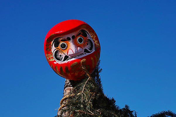 포토 JPG 주간 나무 일본문화 하늘 사람없음 야외 일본 탈 일본전통 미신 국내포토 자연요소 식물 동양문화 전통 아시아 외국문화 가면 파일형식