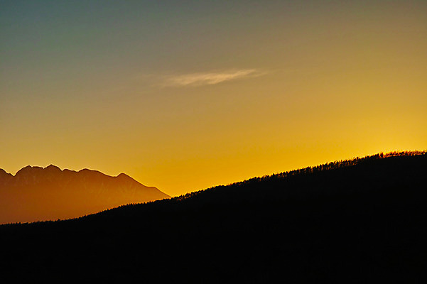 포토 JPG 주간 구름 실루엣 자연 하늘 산 풍경 사람없음 야외 노을 일몰 국내포토 자연요소 촬영기법 생태계 파일형식