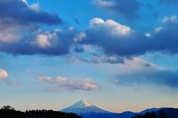 포토 JPG 주간 구름 자연 하늘 산 풍경 사람없음 야외 만년설 국내포토 자연요소 생태계 파일형식